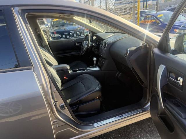 Photo of 2013 Gray Nissan Rogue