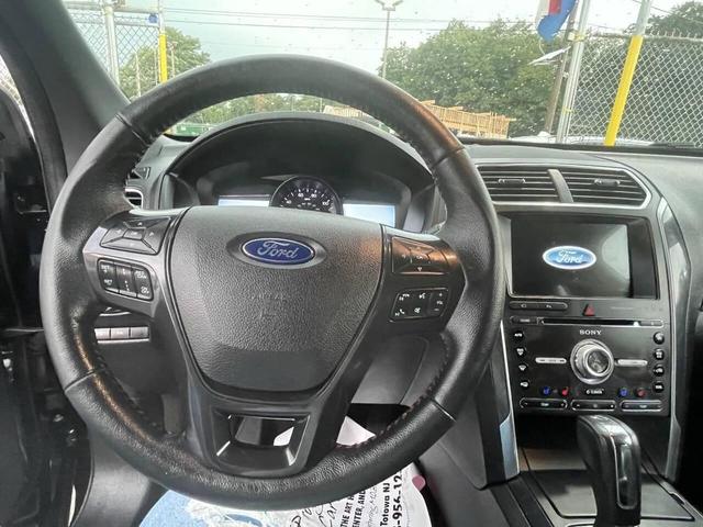 Photo of 2018 Black Ford Explorer
