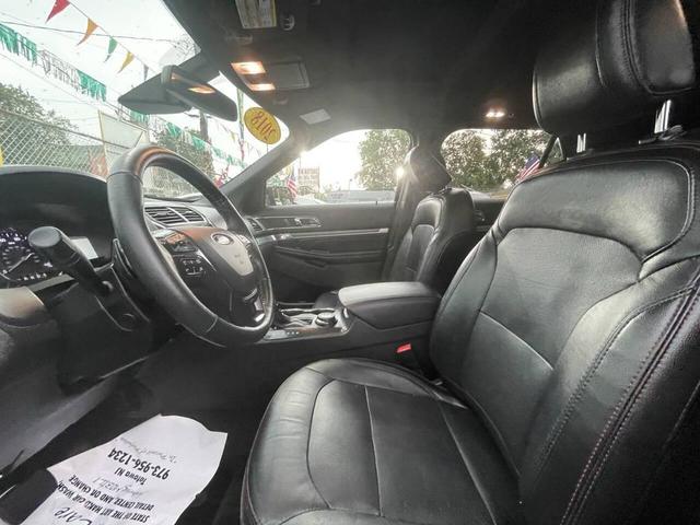 Photo of 2018 Black Ford Explorer