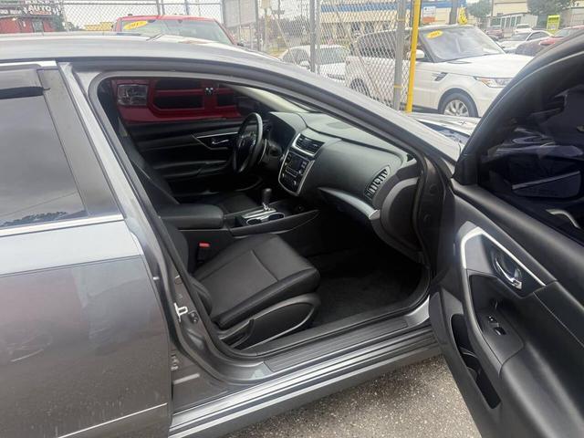 Photo of 2017 Gray Nissan Altima