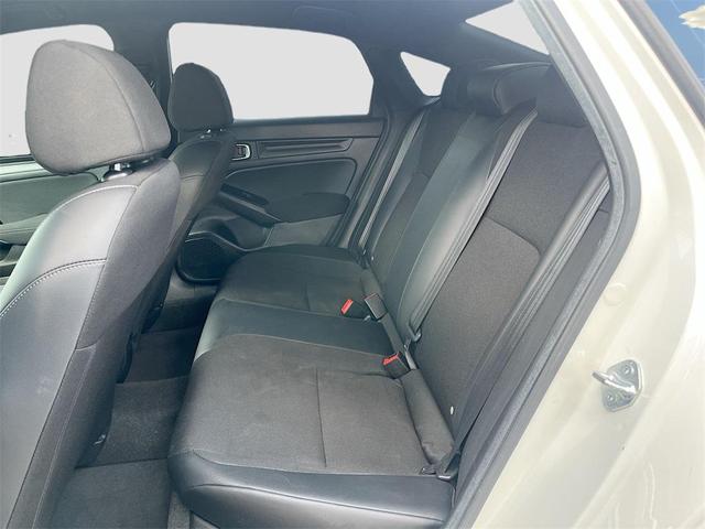 Photo of 2024 Platinum White Pearl Honda Civic