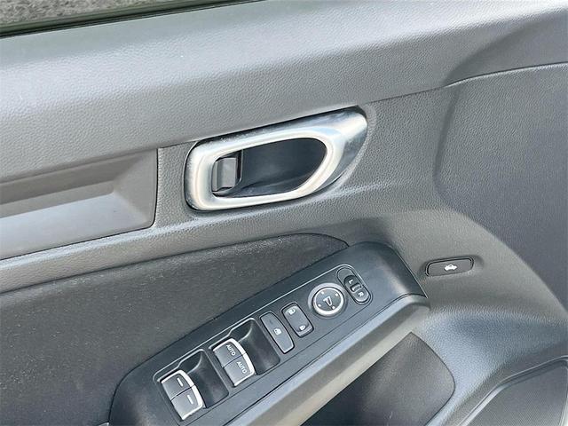 Photo of 2024 Platinum White Pearl Honda Civic
