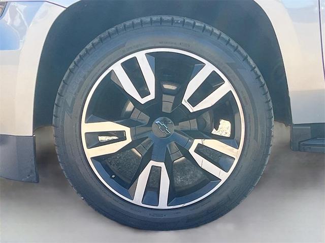 Photo of 2020 Silver Ice Metallic Chevrolet Tahoe