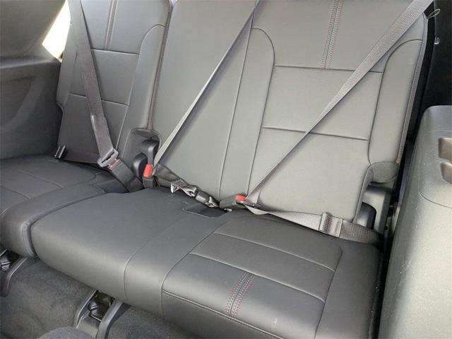 Photo of 2023 Mosaic Black Metallic Chevrolet Traverse
