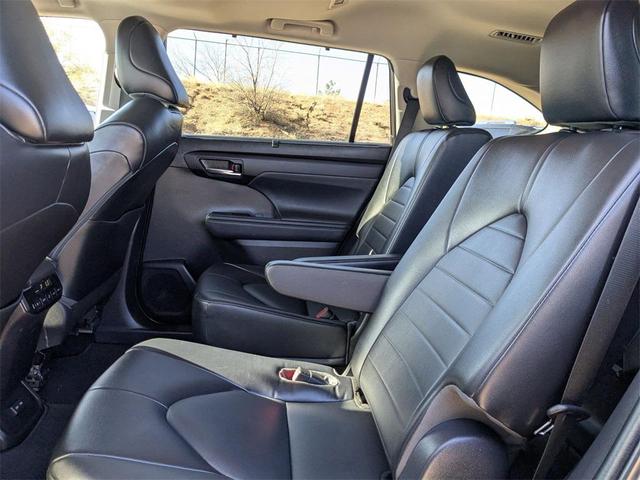 Photo of 2022 Gray Toyota Highlander