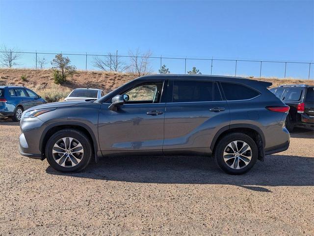 Photo of 2022 Gray Toyota Highlander