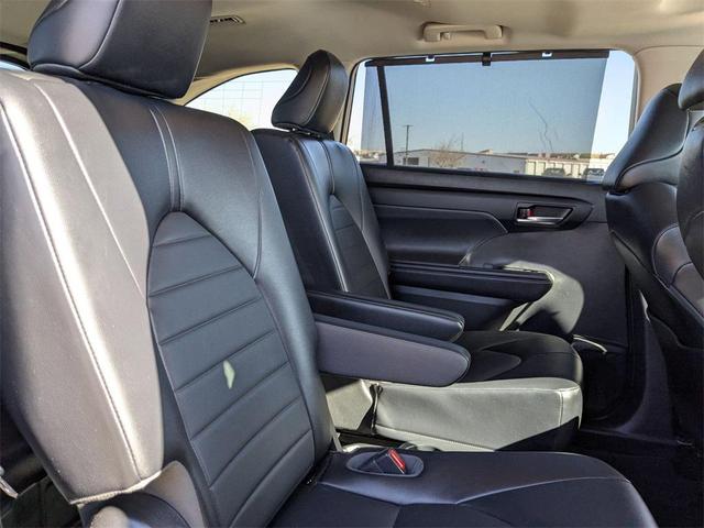 Photo of 2022 Gray Toyota Highlander