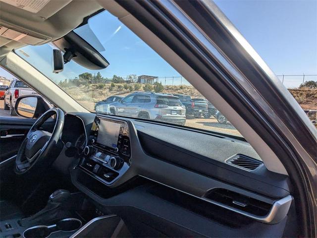 Photo of 2022 Gray Toyota Highlander
