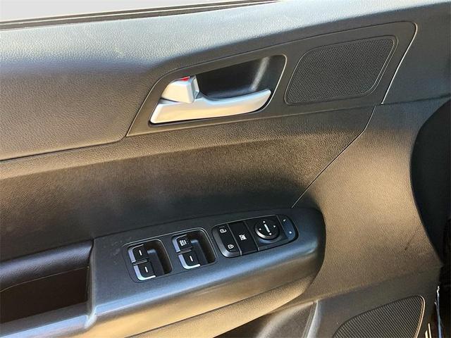 Photo of 2022 Black Cherry Kia Sportage