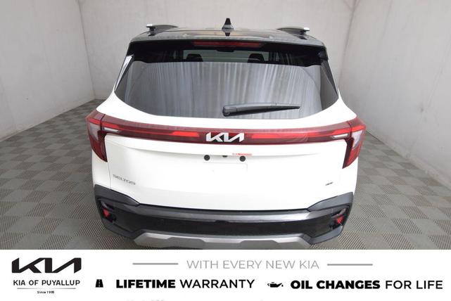 Photo of 2026 Clear White/Black Roof Kia Seltos