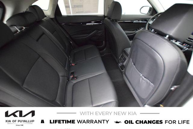 Photo of 2026 Clear White/Black Roof Kia Seltos