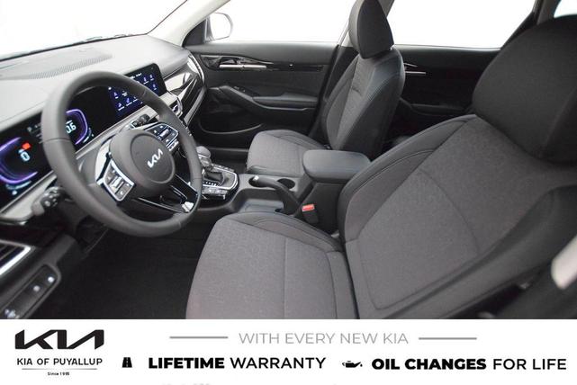 Photo of 2026 White / Black Kia Seltos