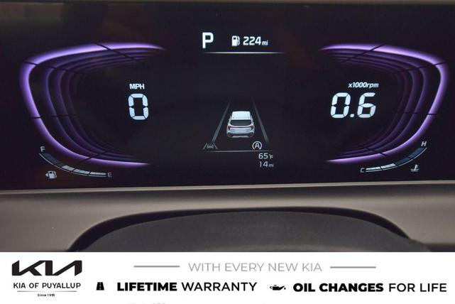 Photo of 2026 White / Black Kia Seltos