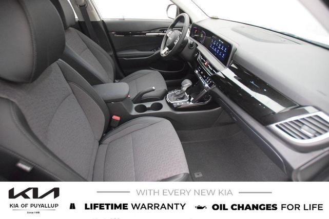 Photo of 2026 White / Black Kia Seltos