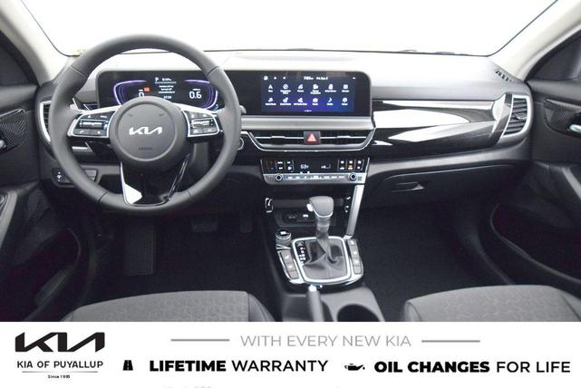 Photo of 2026 White / Black Kia Seltos