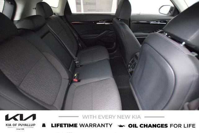 Photo of 2026 White / Black Kia Seltos
