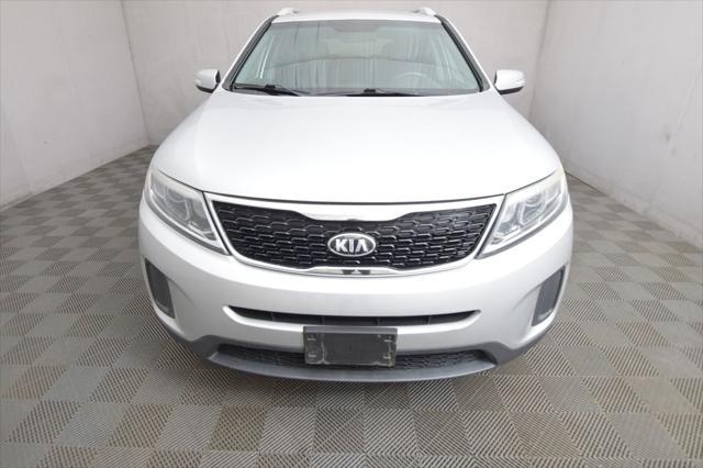 Photo of 2015 Bright Silver Kia Sorento