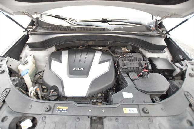 Photo of 2015 Bright Silver Kia Sorento