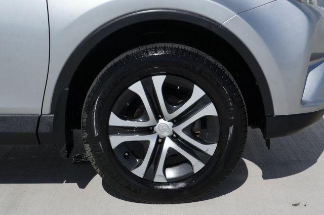 Photo of 2017 Silver Toyota RAV4