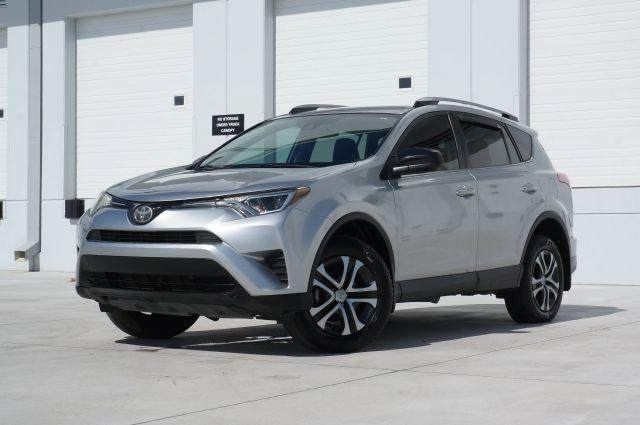 Photo of 2017 Silver Toyota RAV4