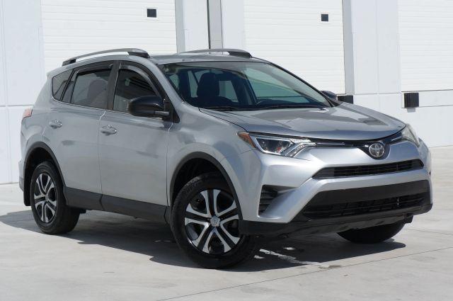 Photo of 2017 Silver Toyota RAV4