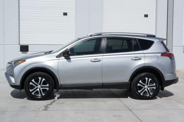 Photo of 2017 Silver Toyota RAV4