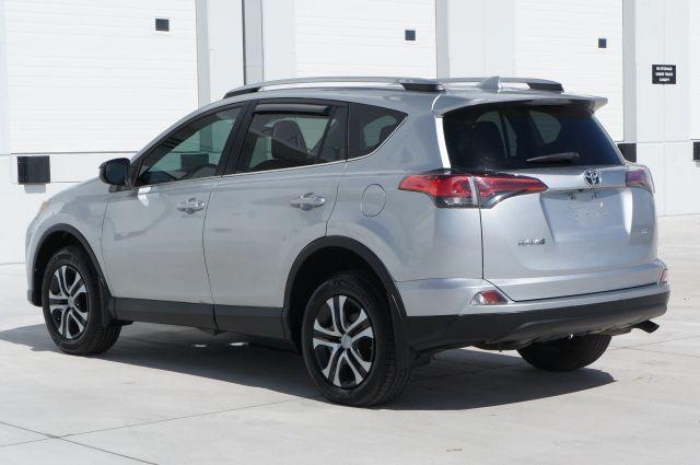 Photo of 2017 Silver Toyota RAV4