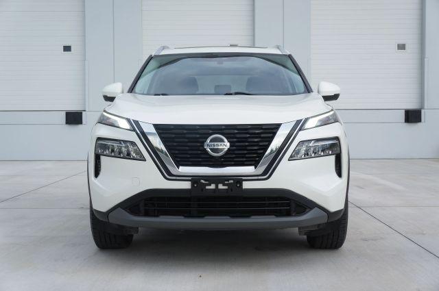 Photo of 2021 White Nissan Rogue