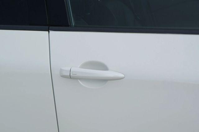 Photo of 2021 White Nissan Rogue