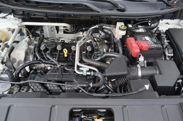 Photo of 2021 White Nissan Rogue
