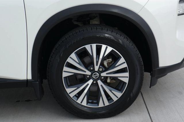 Photo of 2021 White Nissan Rogue