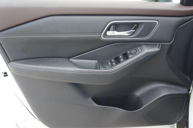 Photo of 2021 White Nissan Rogue