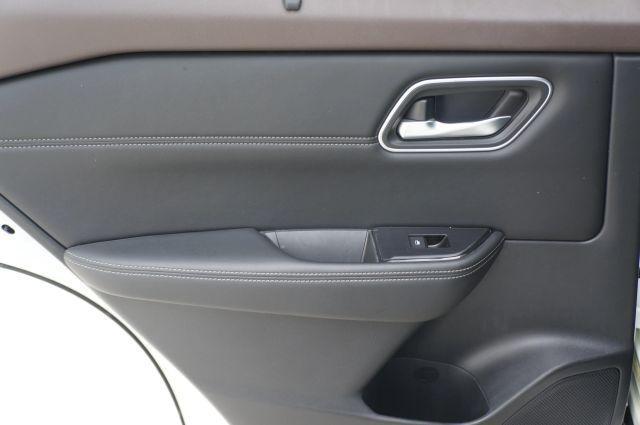 Photo of 2021 White Nissan Rogue