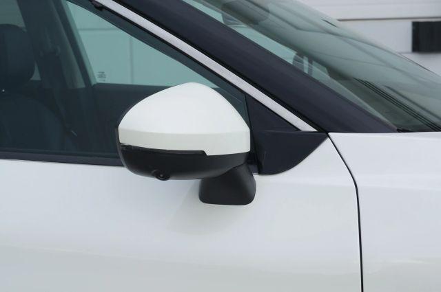Photo of 2021 White Nissan Rogue