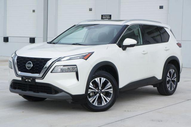 Photo of 2021 White Nissan Rogue
