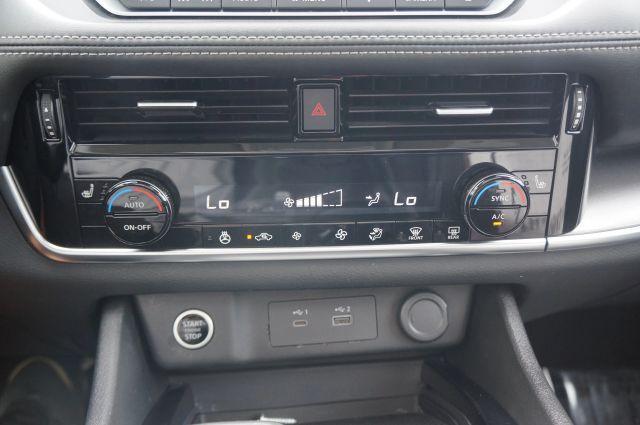 Photo of 2021 White Nissan Rogue