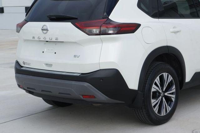 Photo of 2021 White Nissan Rogue