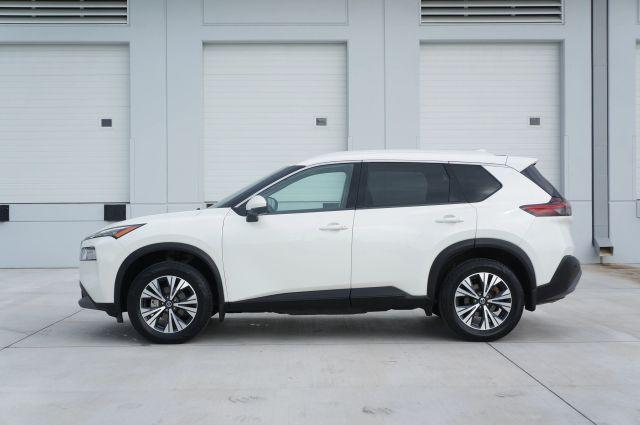 Photo of 2021 White Nissan Rogue