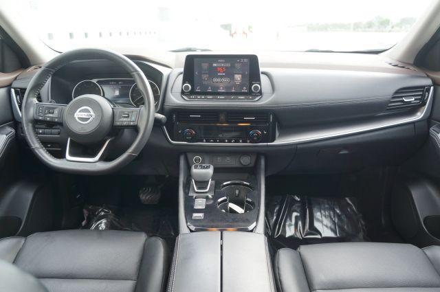 Photo of 2021 White Nissan Rogue