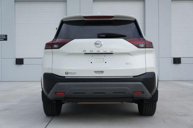Photo of 2021 White Nissan Rogue