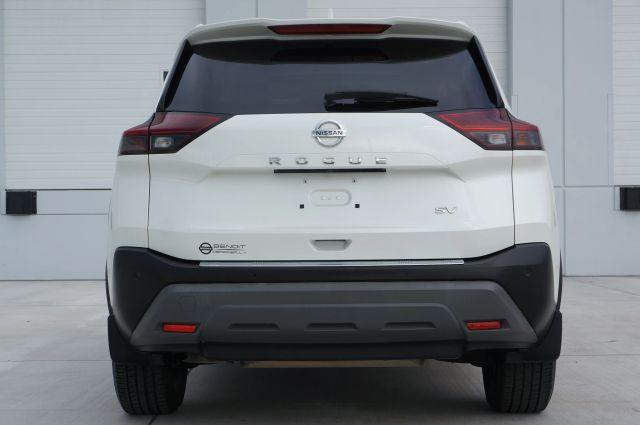 Photo of 2021 White Nissan Rogue