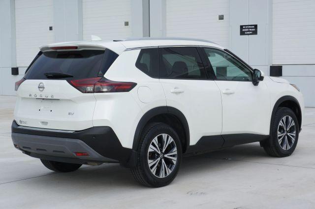 Photo of 2021 White Nissan Rogue
