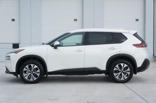 Photo of 2021 White Nissan Rogue