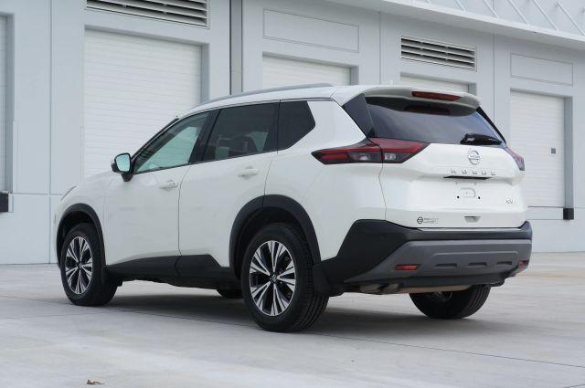Photo of 2021 White Nissan Rogue