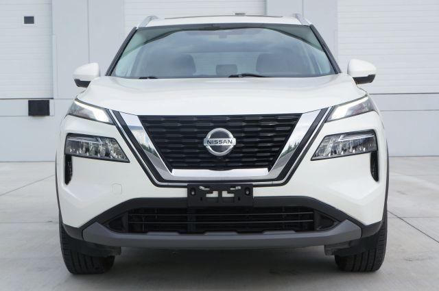 Photo of 2021 White Nissan Rogue