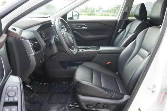 Photo of 2021 White Nissan Rogue