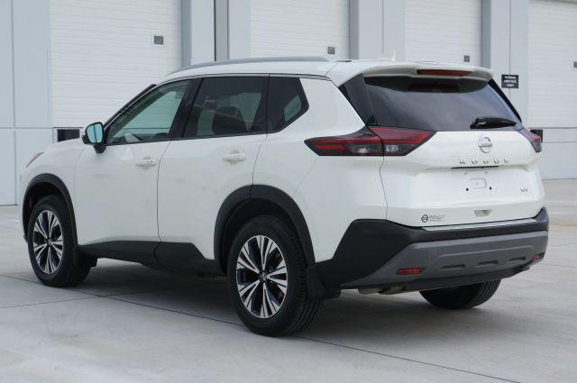 Photo of 2021 White Nissan Rogue