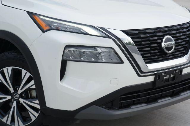 Photo of 2021 White Nissan Rogue