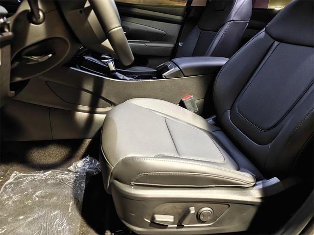Photo of 2026 Shimmering Silver Hyundai TUCSON