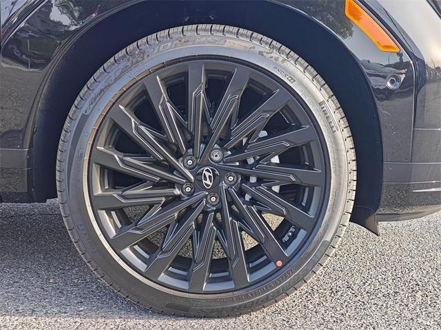 Photo of 2025 Phantom Black Hyundai SANTA FE